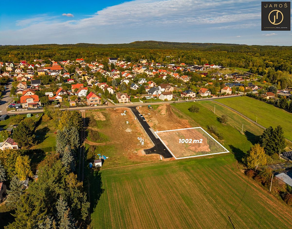 Prodej stavebního pozemku 1002 m², Lužná – fotka 1 z 3