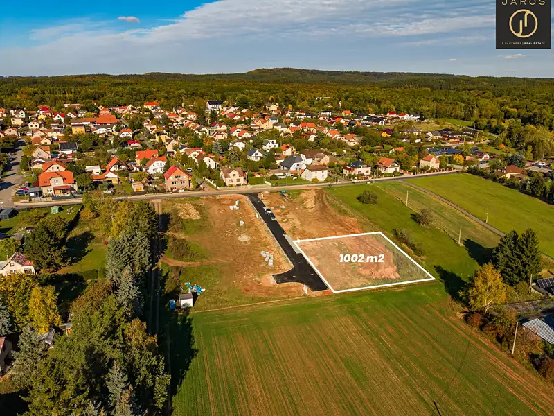 Prodej stavebního pozemku 1002 m², Lužná – náhled fotky 1