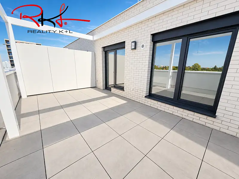 Pronájem bytu 1+kk 34 m², Praha – náhled fotky 1