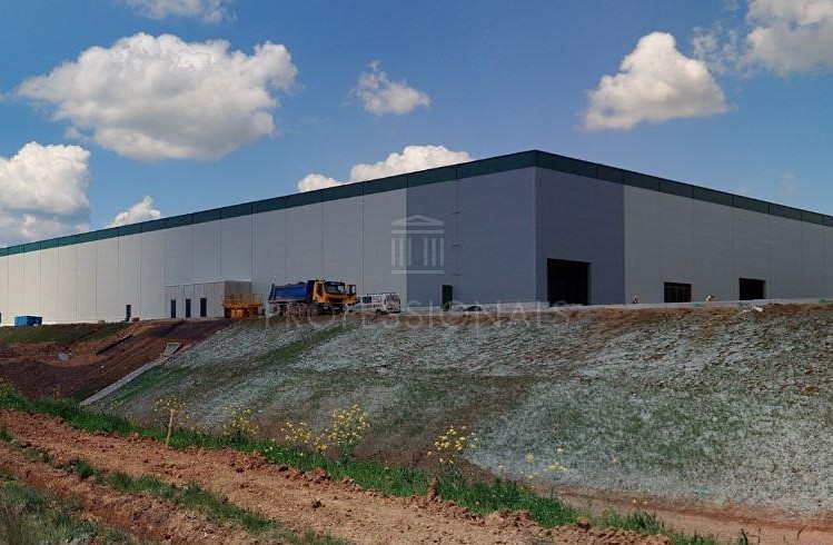 Pronájem komerčního prostoru, 5 104 m² (1 z 4)