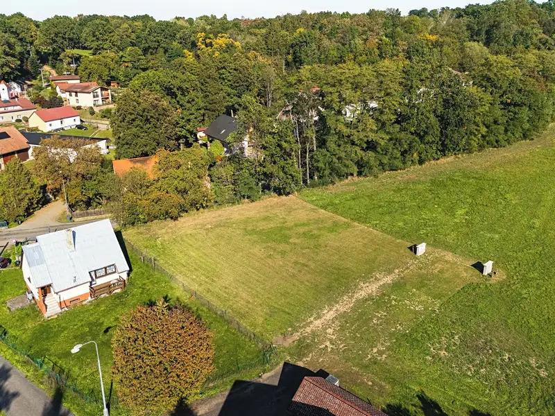 Prodej stavebního pozemku 950 m², Benešov – náhled fotky 3