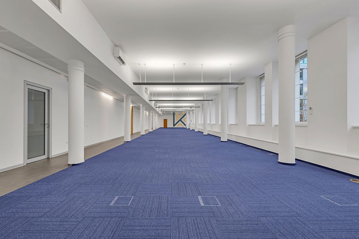 Pronájem kanceláře 416 m², Praha – fotka 1 z 3