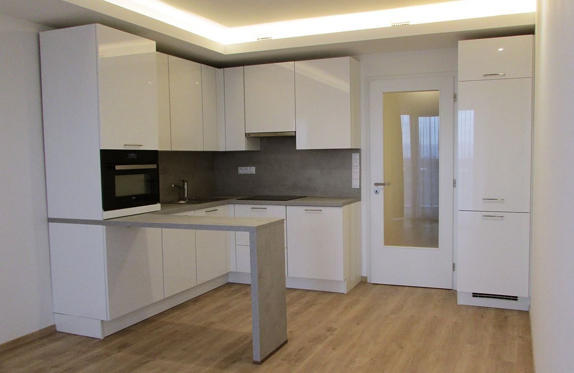 Pronájem bytu 1+kk 30 m², Praha – fotka 1 z 3
