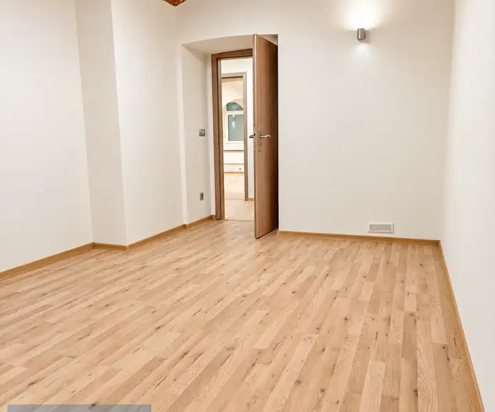 Prodej kanceláře 65 m², Praha – náhled fotky 1