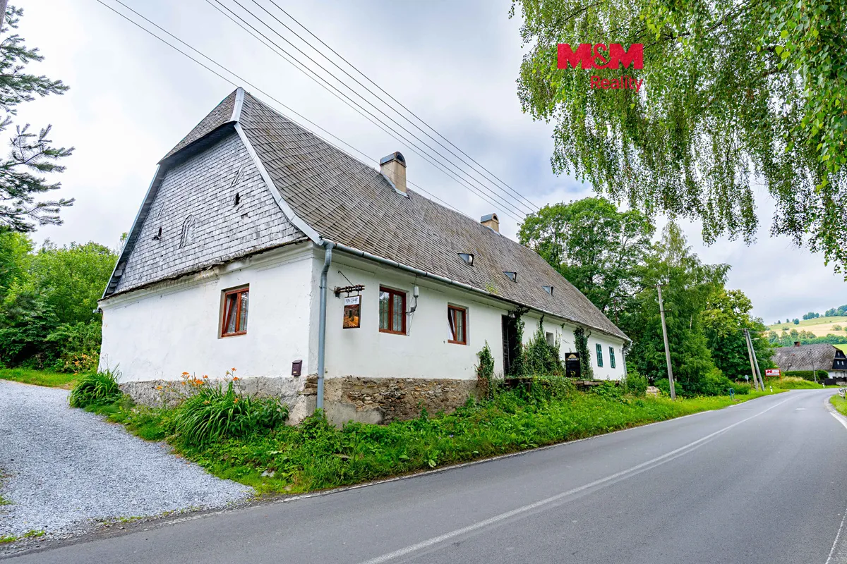 Prodej rodinného domu 274 m², pozemek 2024 m²