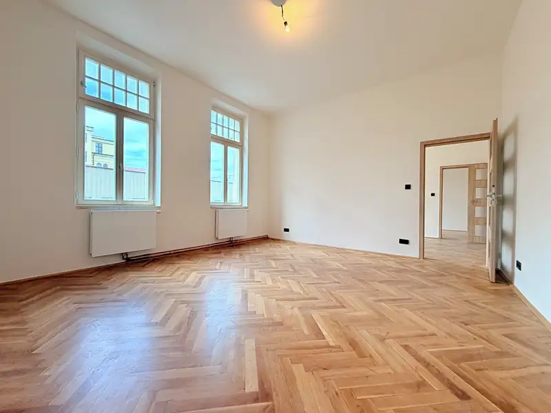 Pronájem bytu 3+1 74 m², Plzeň – náhled fotky 1