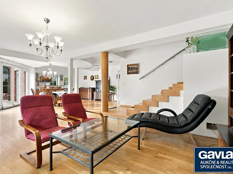 Prodej rodinného domu 308 m², pozemek 837 m², Praha – náhled fotky 2