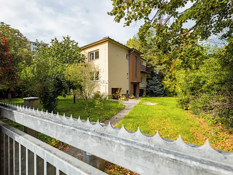 Pronájem vily 225 m², pozemek 1111 m², České Budějovice – náhled fotky 2