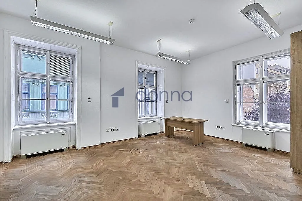 Pronájem kanceláře 212 m²