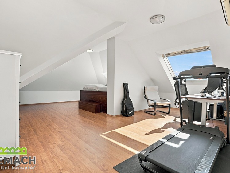 Квартира 4+kk на продаж, 112 м² (24 з 35)