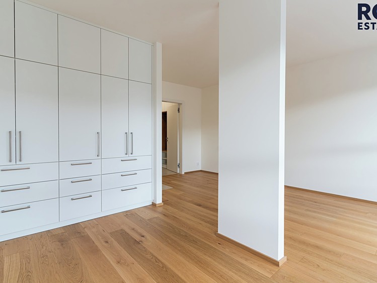 Pronájem bytu 1+kk, 36 m² (6 z 15)