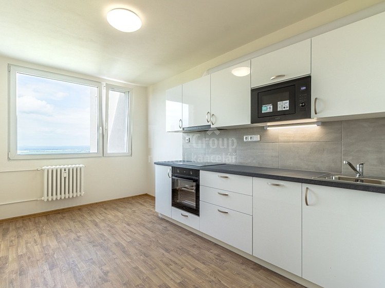 Pronájem bytu 2+kk, 32 m² (2 z 10)
