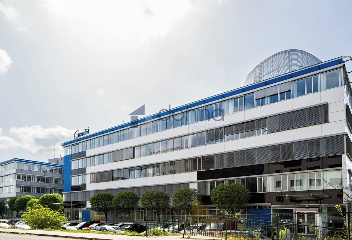 Pronájem kanceláře 326 m²