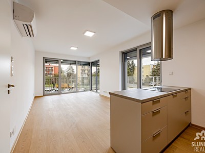 Pronájem bytu 3+kk, 72 m² (2 z 9)
