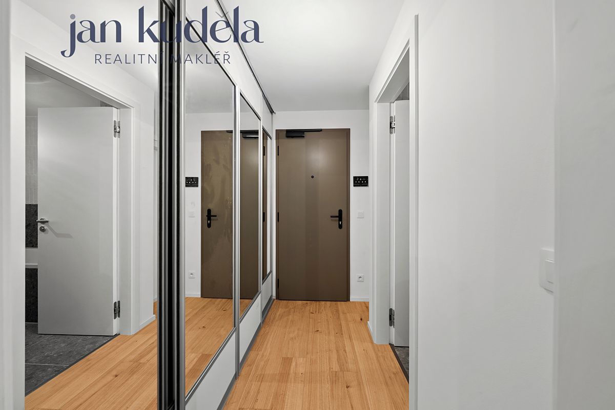 Pronájem bytu 1+kk 36 m² – fotografie 3