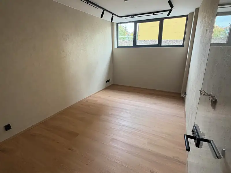 Pronájem kanceláře 16 m², Milovice – náhled fotky 3