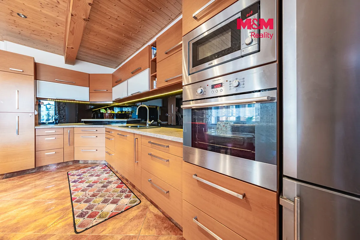 Prodej rodinného domu 203 m², pozemek 557 m²