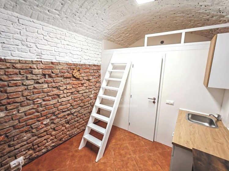 Нерухомість в оренду, 17 м² (2 з 7)