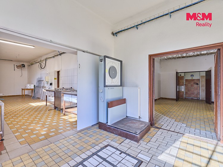 Prodej komerčního prostoru, 350 m² (11 z 30)