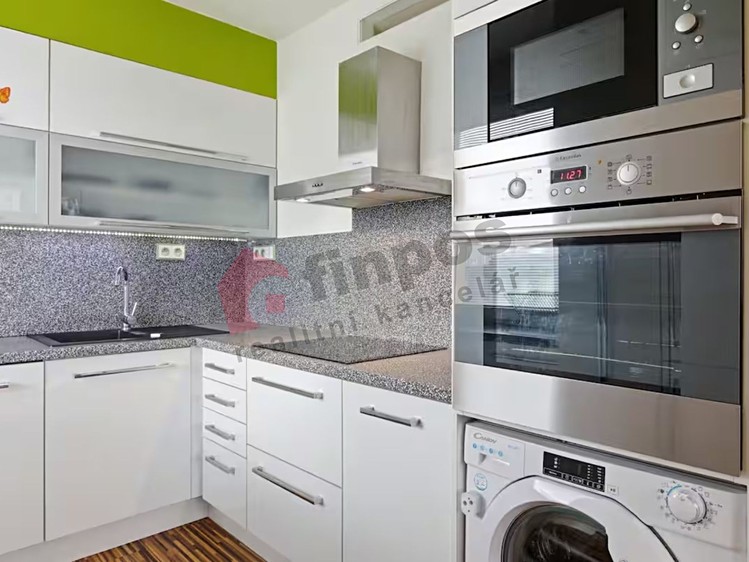 Pronájem bytu 2+kk, 56 m² (9 z 18)