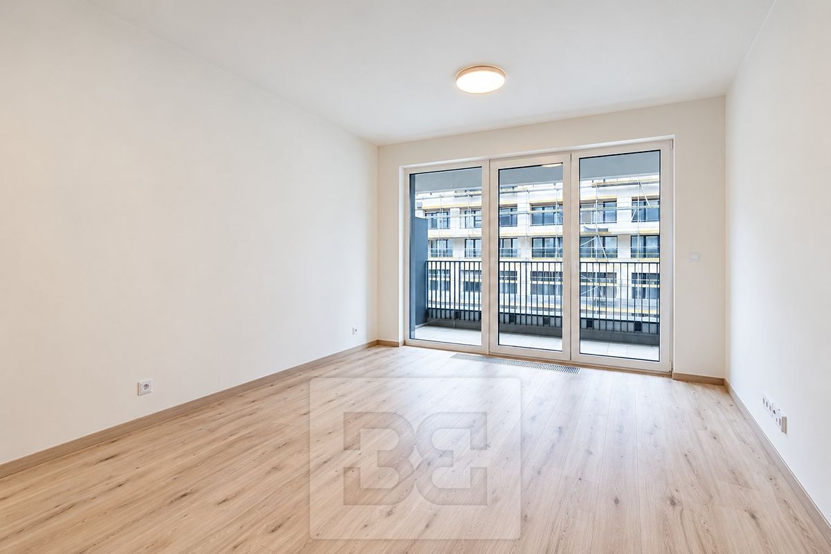 Pronájem bytu 1+kk 32 m² – fotografie 3