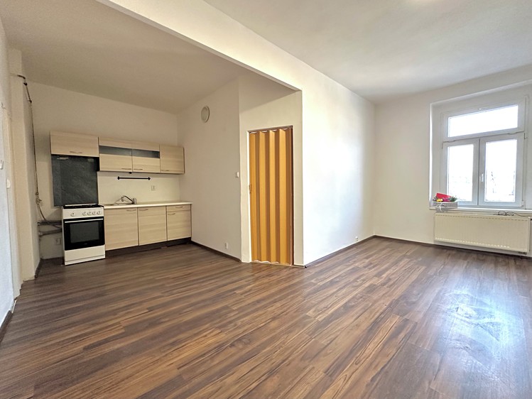 Pronájem bytu 2+kk, 42 m² (2 z 7)