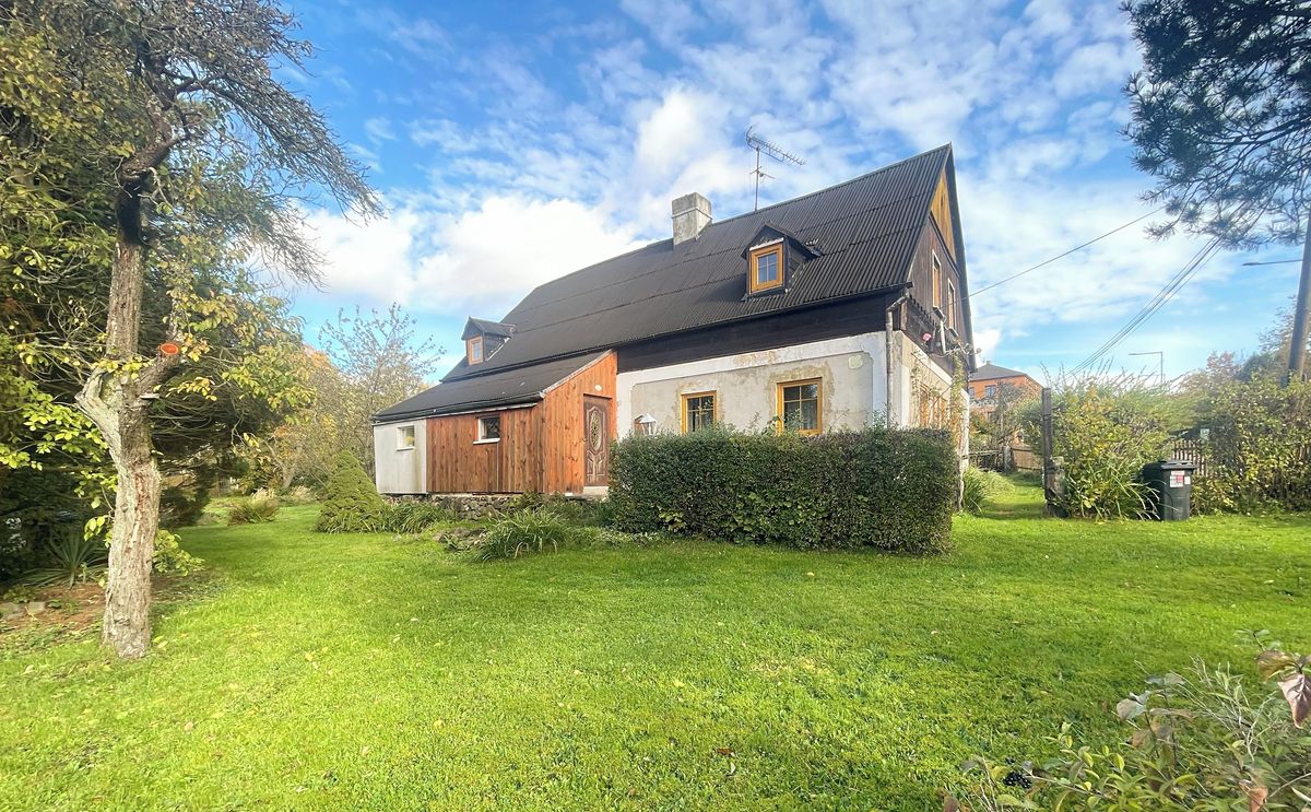 Prodej rodinného domu 200 m², pozemek 1044 m², Okrouhlá – fotka 1 z 3