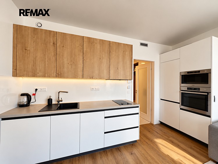 Pronájem bytu 1+kk, 35 m² (4 z 16)