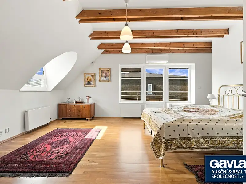Prodej rodinného domu 308 m², pozemek 837 m², Praha – náhled fotky 3