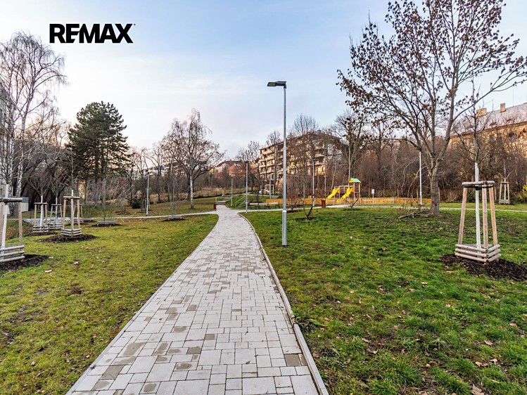 Pronájem bytu 2+kk, 65 m² (25 z 26)