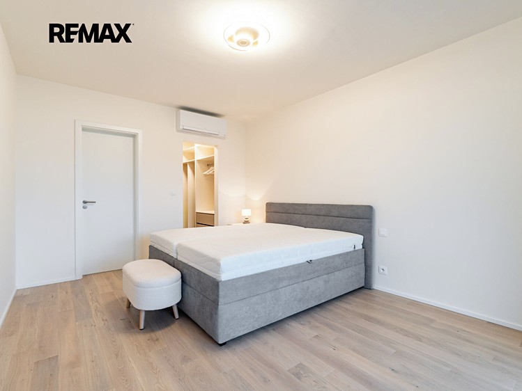 Pronájem bytu 2+kk, 65 m² (3 z 26)