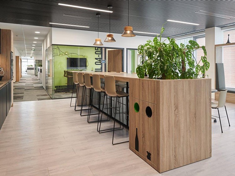 Pronájem komerčního prostoru, 1 163 m² (4 z 12)