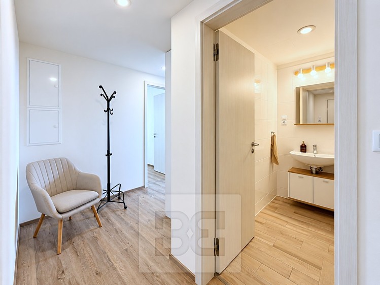 Pronájem bytu 2+kk, 55 m² (18 z 21)