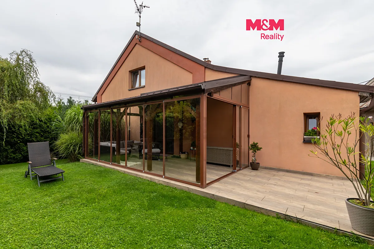 Pronájem rodinného domu 230 m², pozemek 1113 m²