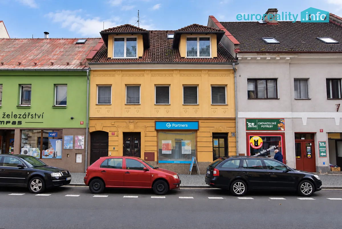 Prodej rodinného domu 470 m², pozemek 439 m²