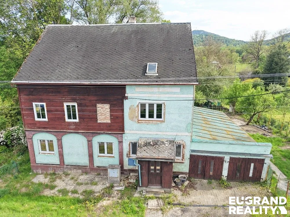 Prodej rodinného domu 280 m², pozemek 1048 m²
