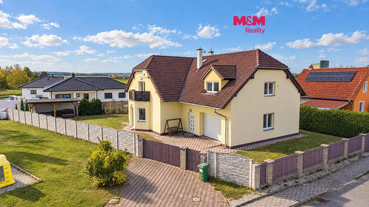Prodej rodinného domu 330 m², pozemek 703 m²