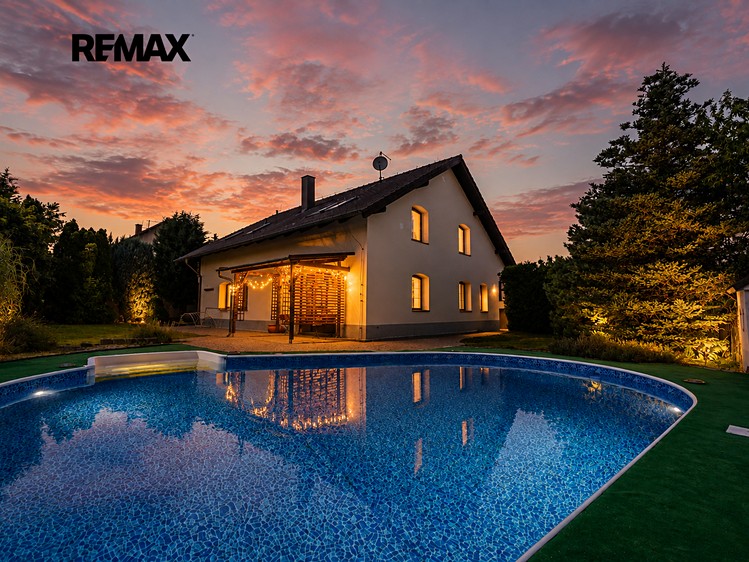 Haus zum Kauf, 250 m² (2 von 47)
