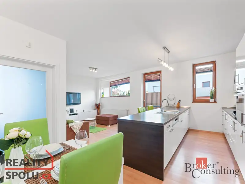 Pronájem bytu 3+kk 75 m², Zeleneč – náhled fotky 2