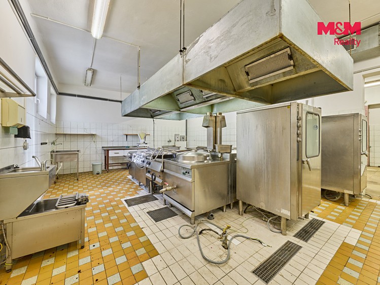 Prodej komerčního prostoru, 350 m² (2 z 30)