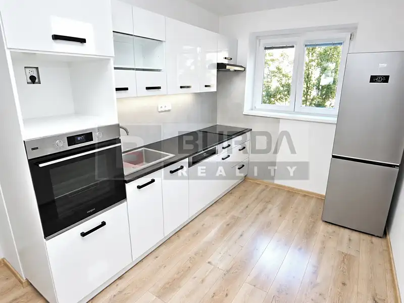 Pronájem bytu 2+1 54 m², Neratovice – náhled fotky 1