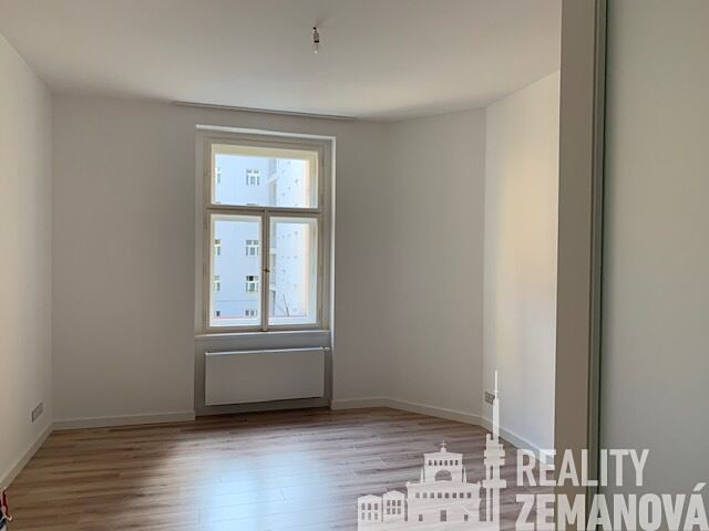 Pronájem bytu 2+kk, 54 m² (8 z 19)