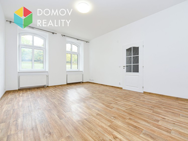 Pronájem bytu 1+1, 40 m² (1 z 8)