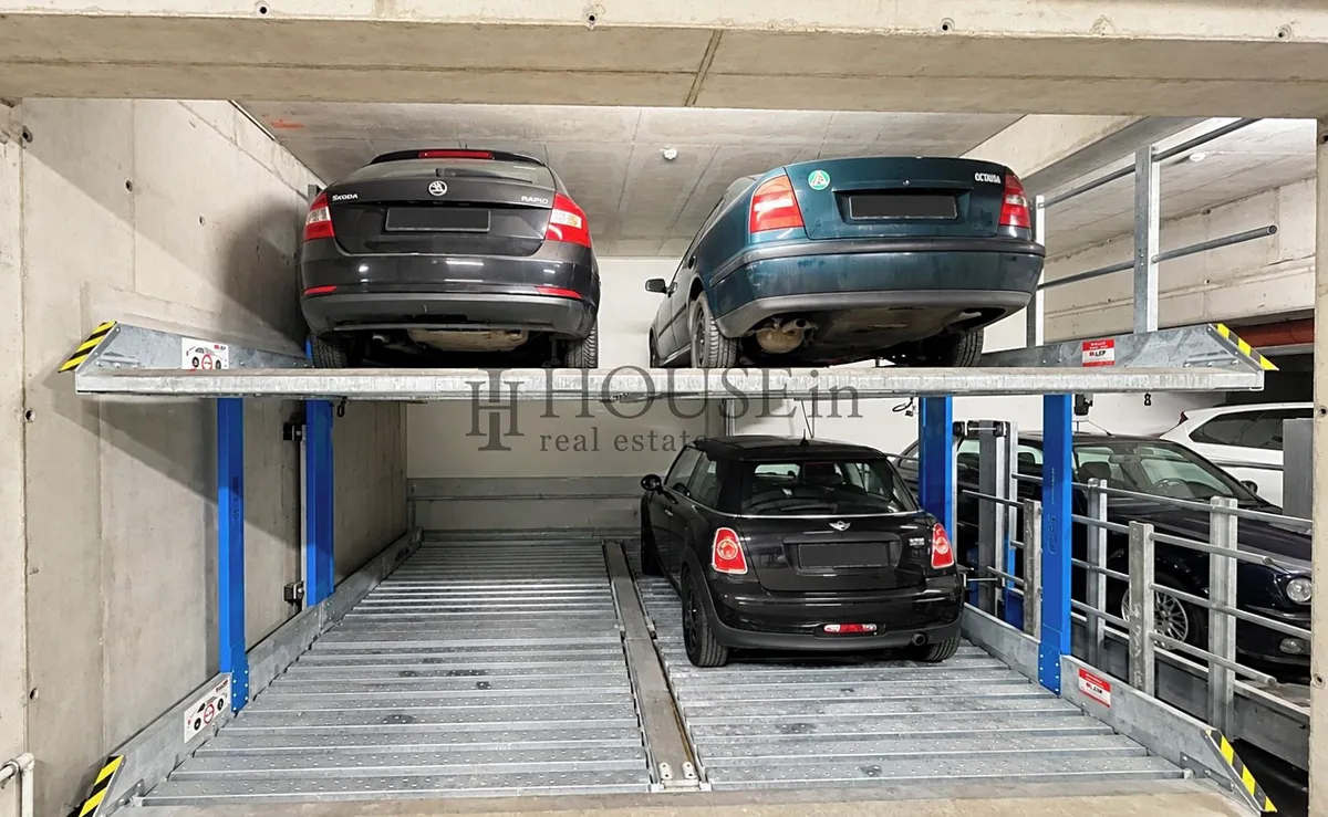 Pronájem garážového stání 12 m²