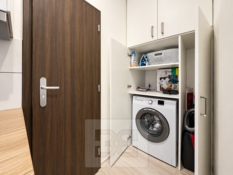 Pronájem bytu 1+kk, 28 m² (6 z 10)