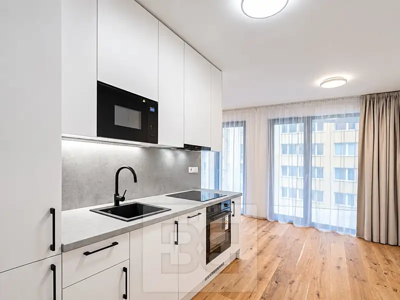 Prodej bytu 1+kk 38 m², Praha – náhled fotky 2