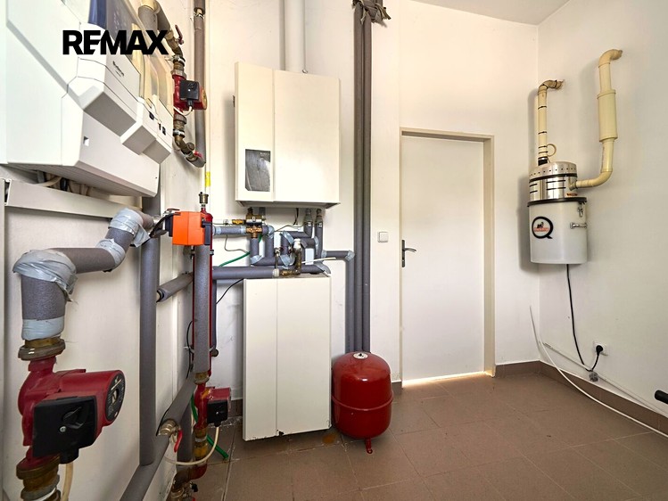 Prodej komerčního prostoru, 288 m² (6 z 30)