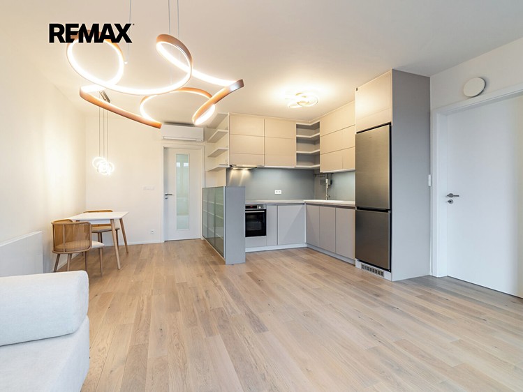 Pronájem bytu 2+kk, 65 m² (7 z 26)