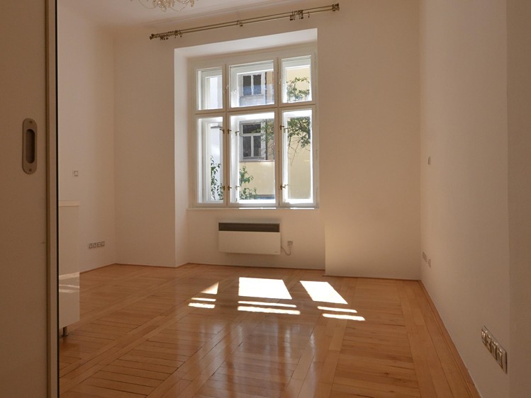 Pronájem bytu 1+kk, 22 m² (7 z 17)