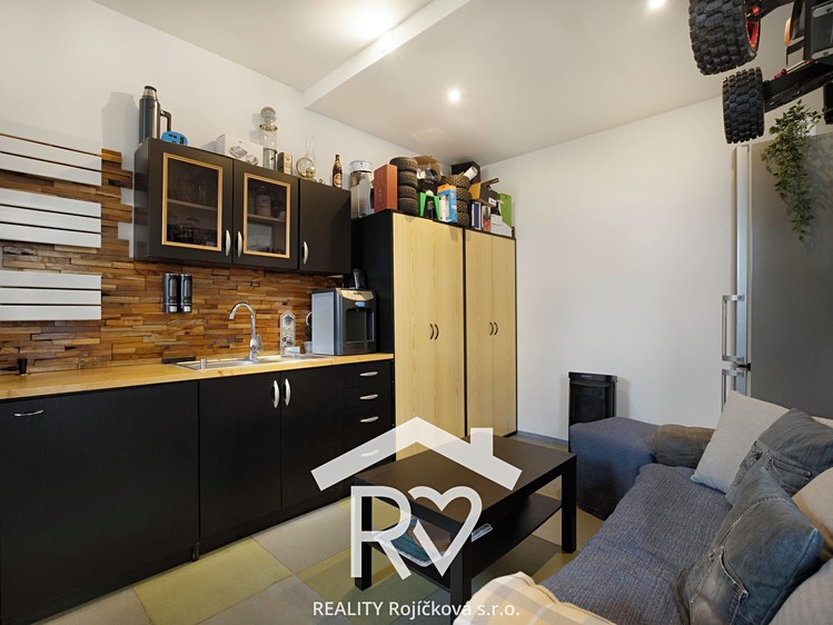 Prodej komerčního prostoru, 482 m² (9 z 35)